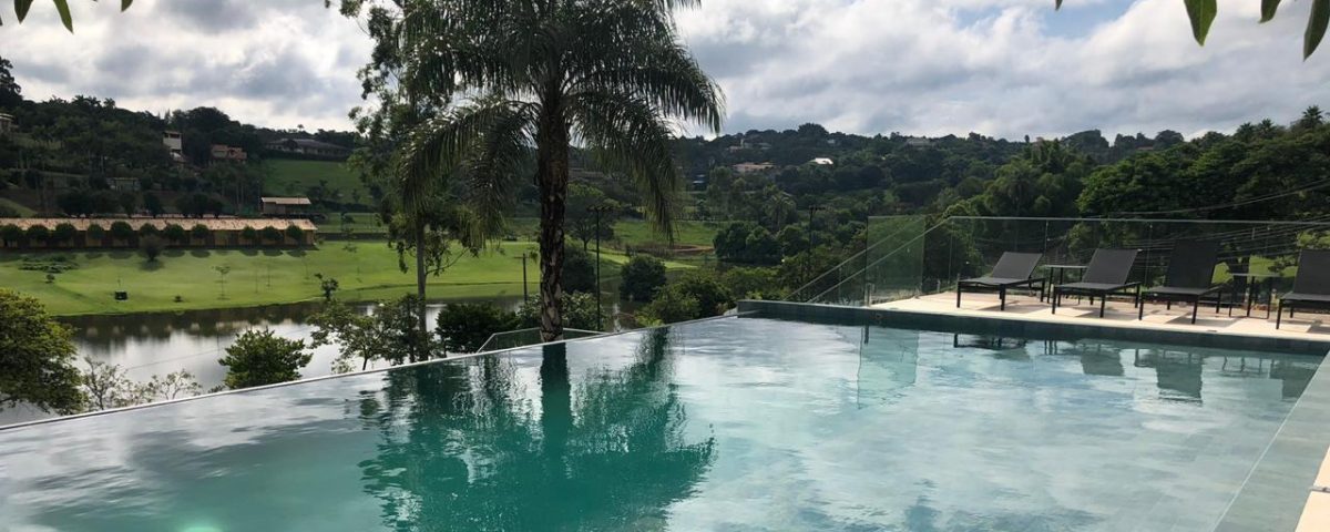 Residência JG – GRB: Piscina de borda infinita